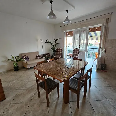 A Pochi Passi Dal Mare In Posizione Strategica Apartment *